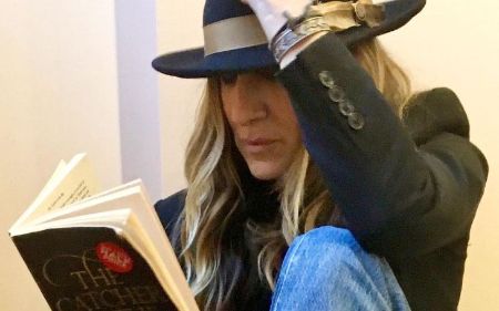 Sarah Jessica Parker is best known for playing Carrie Bradshaw in Sex and the City.